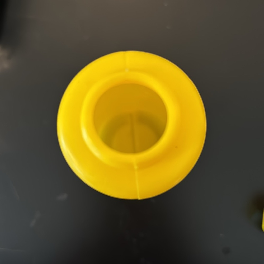 Decorative salt/pepper and ketchup/mustard picnic table - Picture 6 of 8